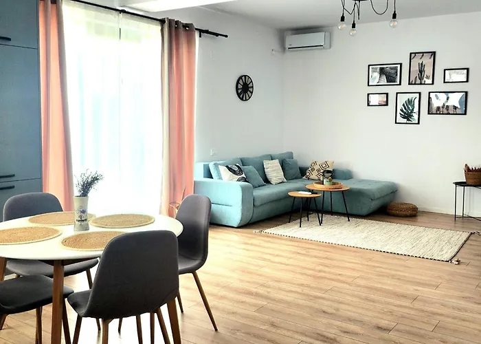 Adm Cozy Home - Entire Private House&Garden, Close To Therme And Airport
