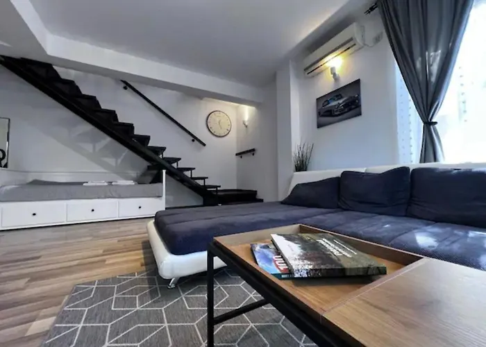 Vila Luminoasa Cu Curte Privata